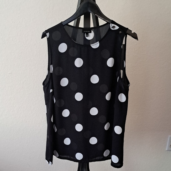 Black and White Polka Dot Sleeveless Top - Picture 10 of 12